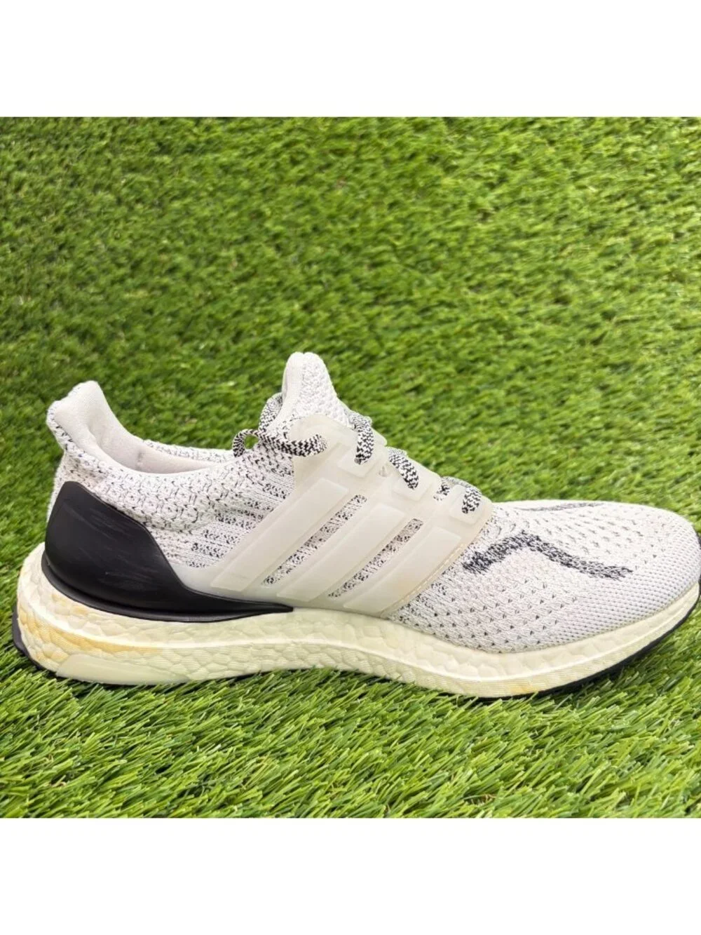 Adidas UltraBoost 5.0 DNA Womens Size 6.5 White Black Running Shoes Sneakers